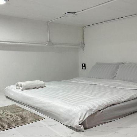 Megun Capsule 150 Cm Apartment Bangkok Bagian luar foto