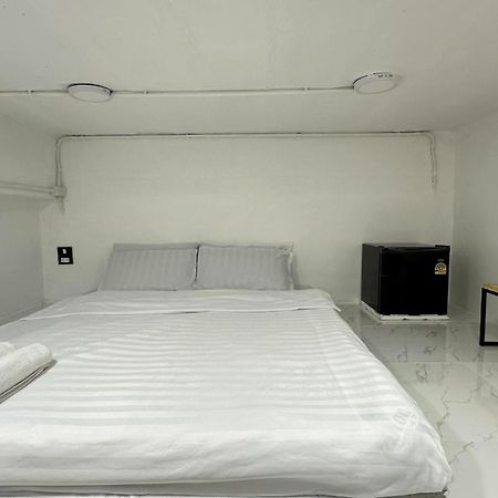 Megun Capsule 150 Cm Apartment Bangkok Bagian luar foto