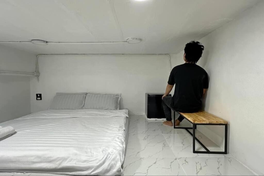 Megun Capsule 150 Cm Apartment Bangkok Bagian luar foto