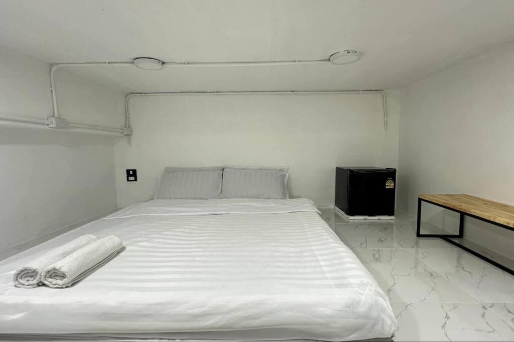 Megun Capsule 150 Cm Apartment Bangkok Bagian luar foto