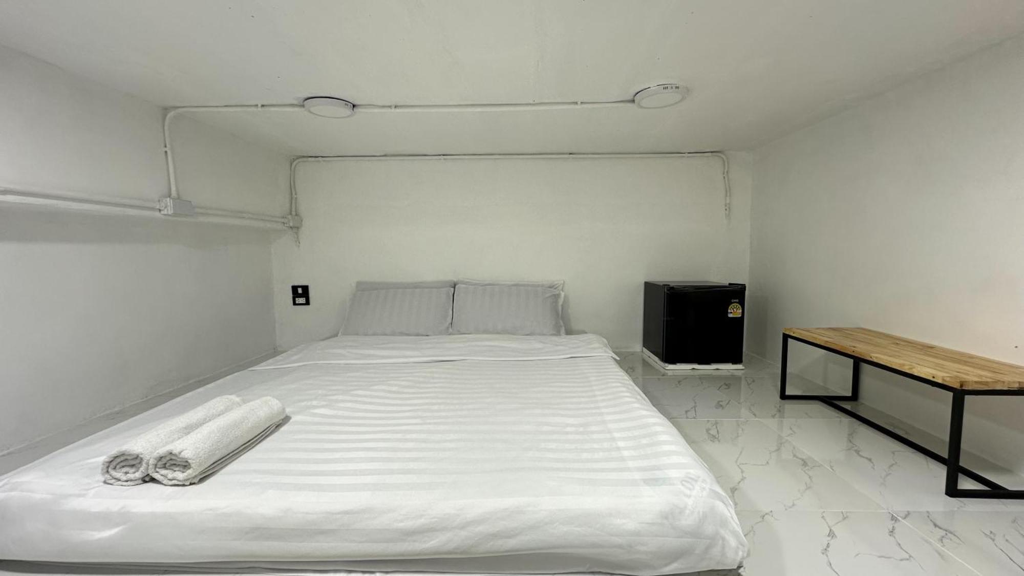 Megun Capsule 150 Cm Apartment Bangkok Bagian luar foto